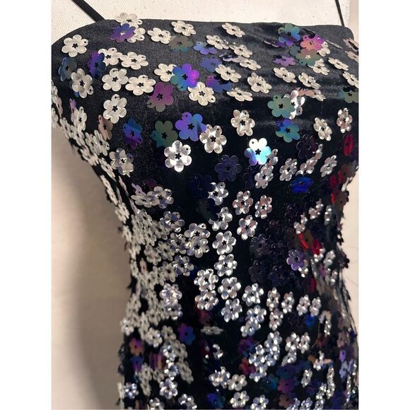 B. Darlin Black Flower Sequin Mini Dress Size 10 - Picture 3 of 5